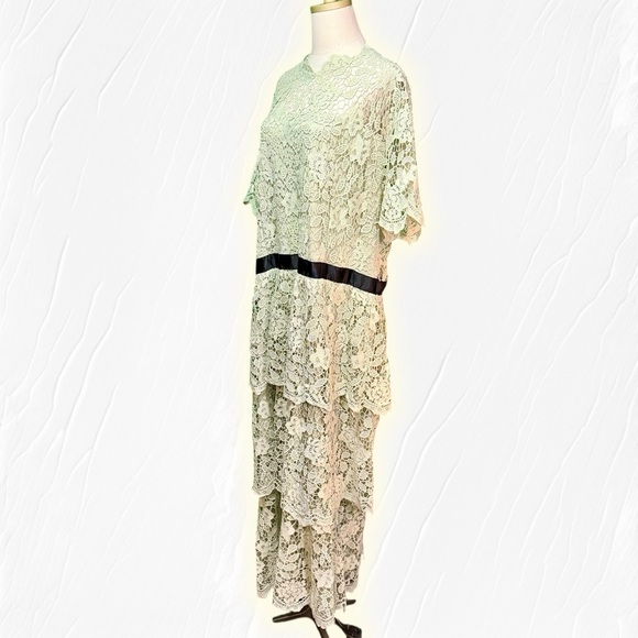 NWT Boohoo ‘Occasion Lace Tiered Midaxi Dress’ in Sage / Mint Green Plus Size 24 - Picture 7 of 16